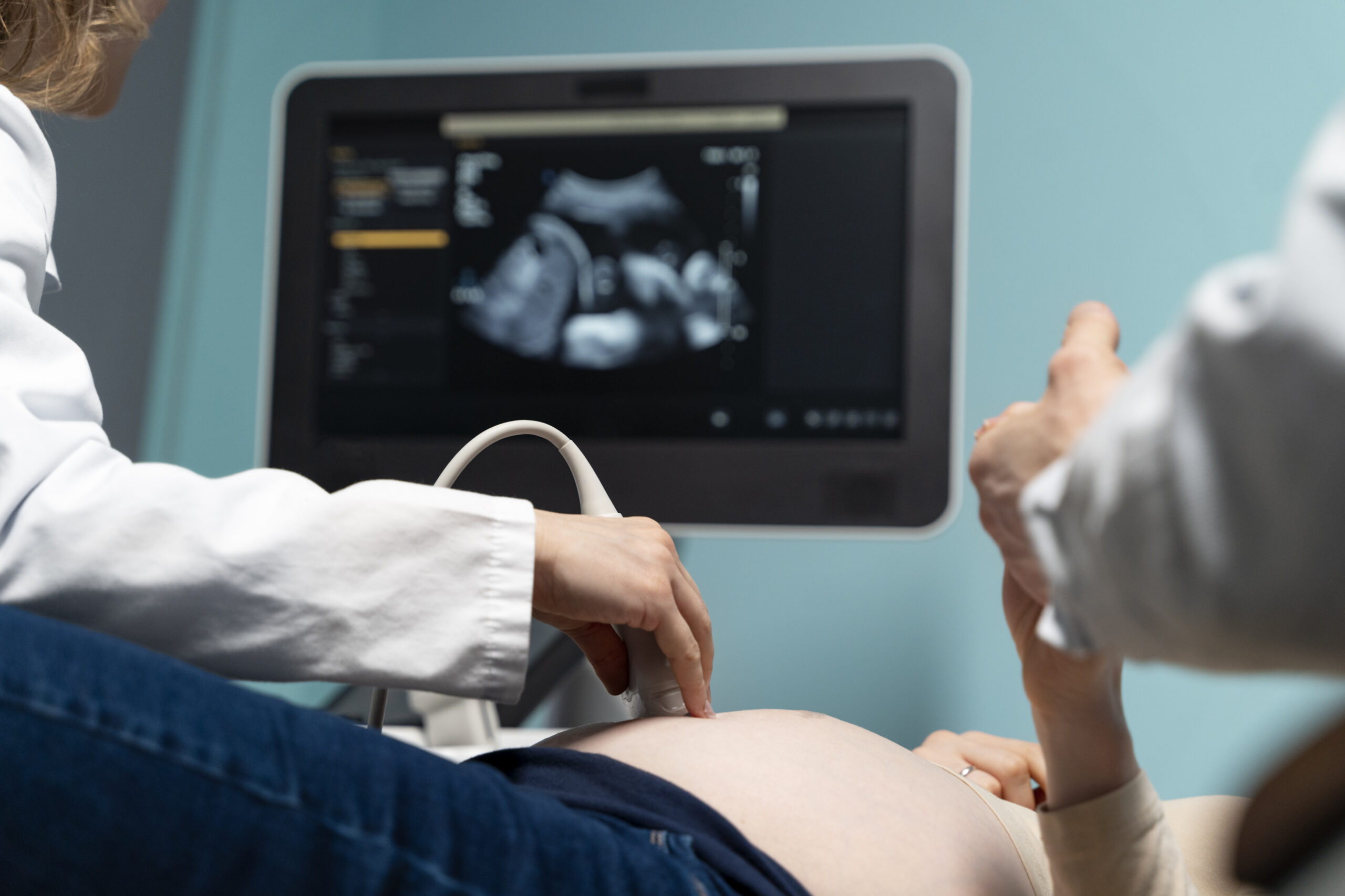 Ultrassonografia 4D muito além das imagens emocionantes — o que ela revela sobre a saúde do bebê